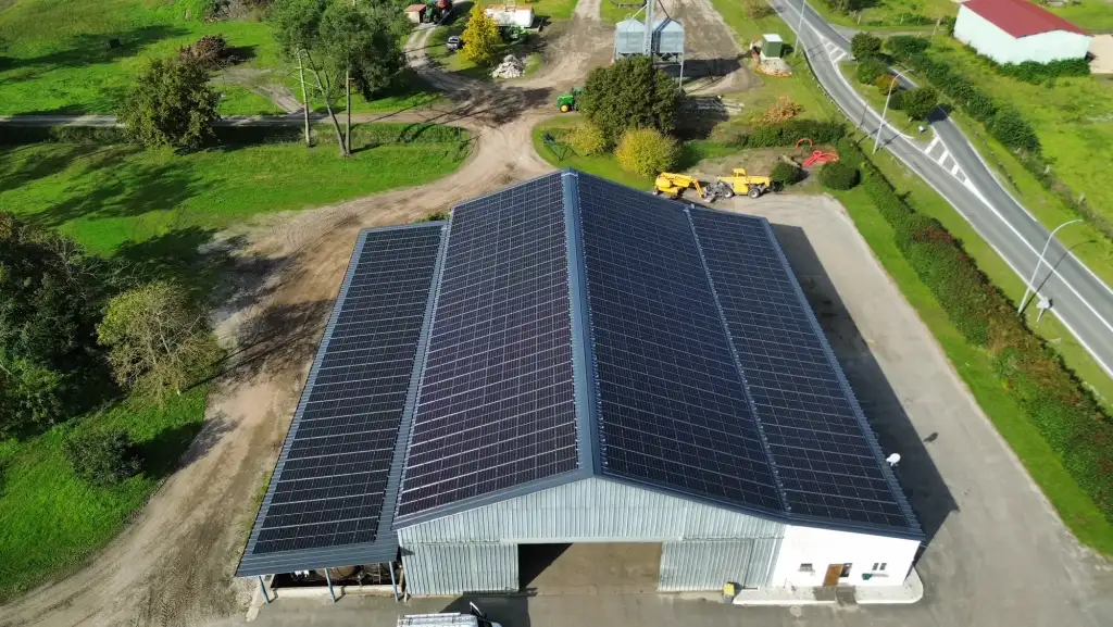 Installation de panneaux photovoltaïques de 270 kWc à Blagon : Notre expertise au service de vos projets énergétiques